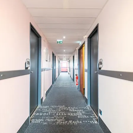 Отель Bordeaux Aeroport Мериньяк