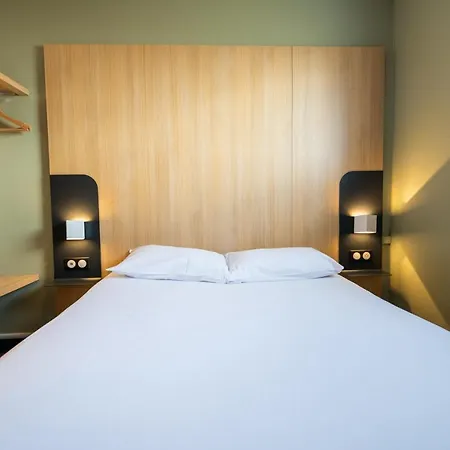 Otel Bordeaux Aeroport 2*