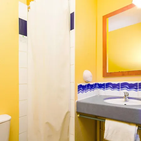 Otel Bordeaux Aeroport 2*